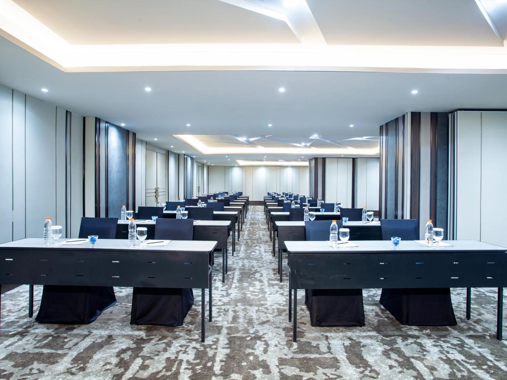 Platinum Hotel Tunjungan Surabaya Kültér fotó